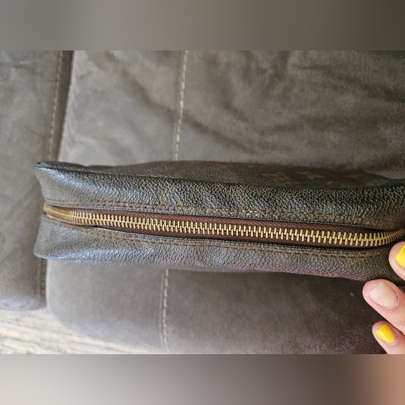 Louis Vuitton, makeup bag. Usable condition. Zipper works. - Picture 5 of 13